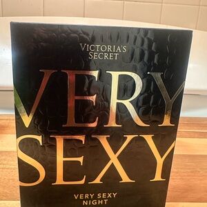 Victoria's Secret Eau de  EDP Bottle
3oz /100 ml
NWT